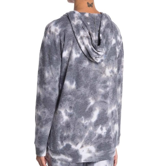 NWT MSRP $55 Theo & Spence Medium Tie Dye V-Neck Hoodie - Picture 2 of 8